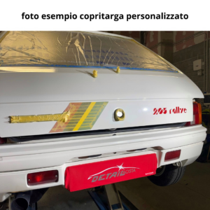 Copritarga Auto Elasticizzato (2pz) colore rosso , foto posteriore esempio personalizzazione 1, marchio Federico Baccan